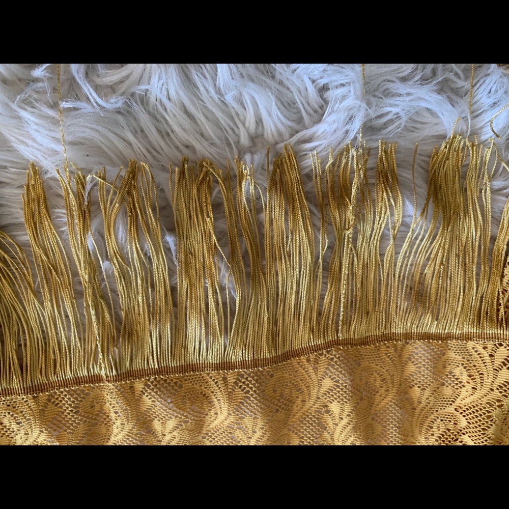 Gold Shawl - Picture 2 of 6